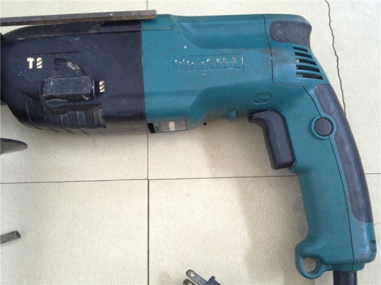 สว่านกระแทก2ระบบหมุนทางเดียว Makita HR2441 พร้อมอุปกรณ์ดั้งเดิมครบ