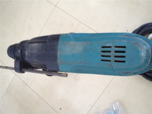 สว่านกระแทก2ระบบหมุนทางเดียว Makita HR2441 พร้อมอุปกรณ์ดั้งเดิมครบ