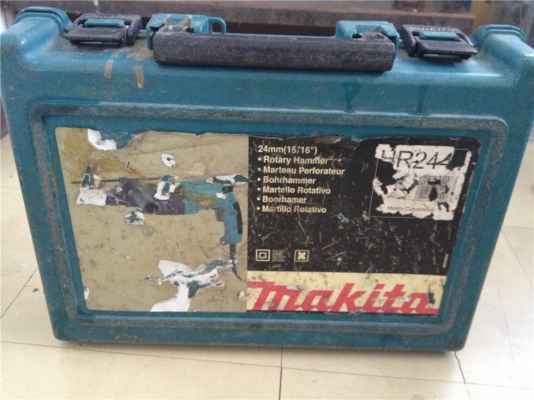 สว่านกระแทก2ระบบหมุนทางเดียว Makita HR2441 พร้อมอุปกรณ์ดั้งเดิมครบ