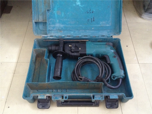 สว่านกระแทก2ระบบหมุนทางเดียว Makita HR2441 พร้อมอุปกรณ์ดั้งเดิมครบ