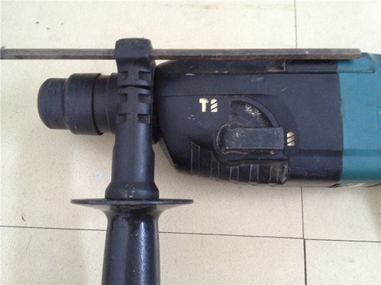 สว่านกระแทก2ระบบหมุนทางเดียว Makita HR2441 พร้อมอุปกรณ์ดั้งเดิมครบ