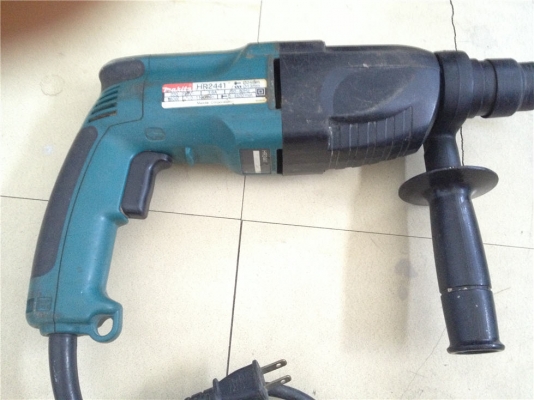 สว่านกระแทก2ระบบหมุนทางเดียว Makita HR2441 พร้อมอุปกรณ์ดั้งเดิมครบ