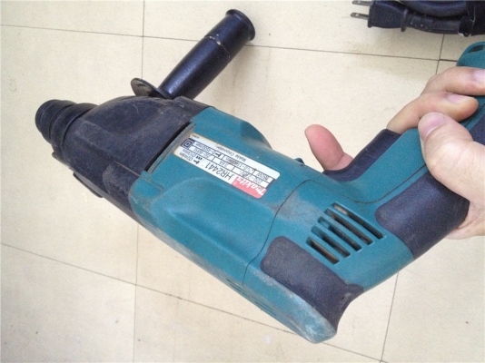 สว่านกระแทก2ระบบหมุนทางเดียว Makita HR2441 พร้อมอุปกรณ์ดั้งเดิมครบ