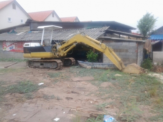 ขายรถแบคโฮ KOMATSU PC40-2 สภาพสวย พร้อมใช้งาน ขายรถแบคโฮ KOMATSU PC40-2 สภาพสวย พร้อมใช้งาน