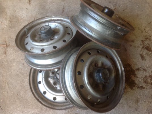 ขาย กะทะล้อขอบ 15 นิ้ว 5 รู ล้อละ 300บาท มี 4 ล้อ