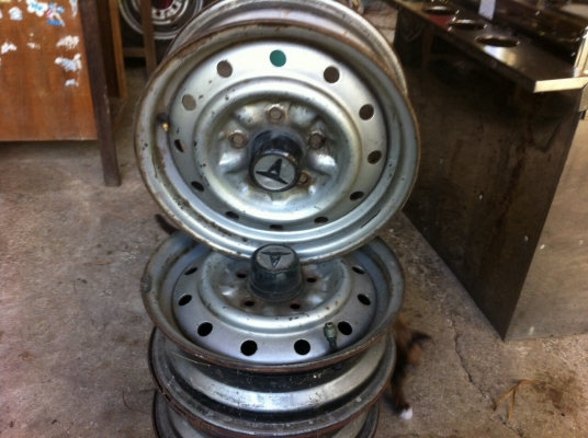 ขาย กะทะล้อขอบ 15 นิ้ว 5 รู ล้อละ 300บาท มี 4 ล้อ