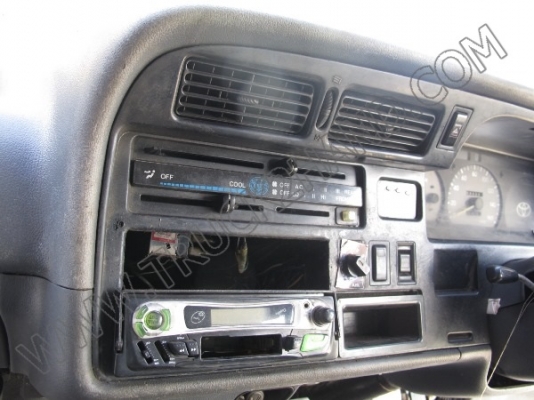 รถตู้ TOYOTA จดทะเบียนปี 2550 เป็นเครืองดีเซล 89 แรงม้า สภาพพร้อมใช้งาน เอกสารพร้อมโอน