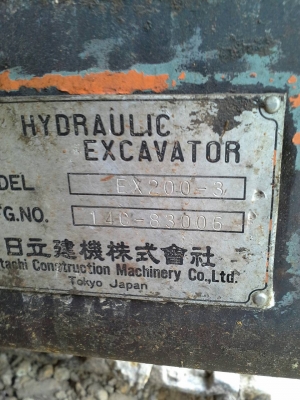 ต้องการขายแม็คโครฮิตาชิEX200-3 ต้องการขายแม็คโครฮิตาชิEX200-3