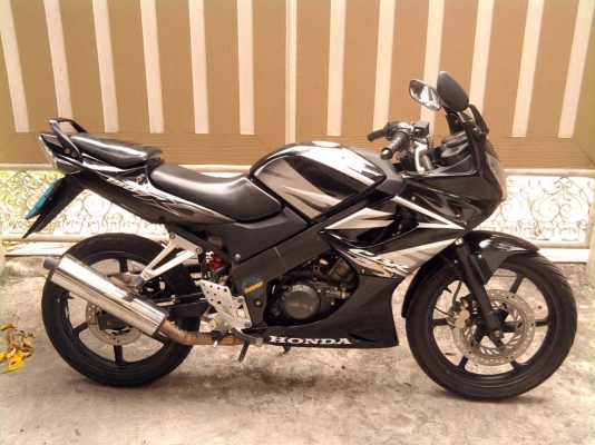ขออนุญาติขาย HONDA CBR 150 ปี53 วิ่งน้อย 8,xxx กิโล สตา์ร์ทมือ โอนให้ฟรีครับ