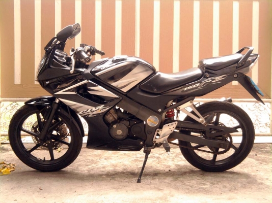 ขออนุญาติขาย HONDA CBR 150 ปี53 วิ่งน้อย 8,xxx กิโล สตา์ร์ทมือ โอนให้ฟรีครับ