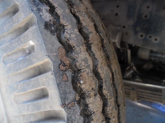 ขายรถบรรทุก 6 ล้อ TOYOTA DYNA 115 แรงตู้แห้งประตู 3 บานเครื่องเดิมเกียร์เดิมคัสซีสวยมากเครื่องดีมากชุดโอนพร้อม