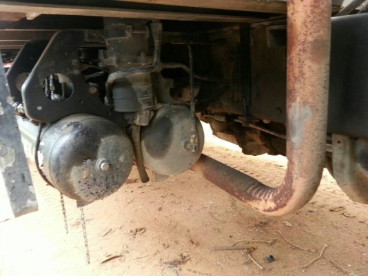 รถนิตสัน 10 ล้อ พี้นเรียบ CWM430  250 แรงม้า. ปี 38  สนใจติดต่อ 081 - 6079515