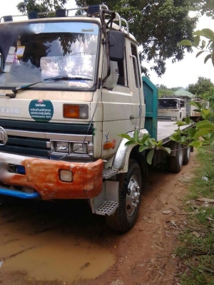 รถนิตสัน 10 ล้อ พี้นเรียบ CWM430  250 แรงม้า. ปี 38  สนใจติดต่อ 081 - 6079515