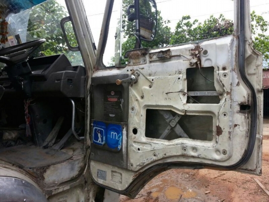 รถนิตสัน 10 ล้อ พี้นเรียบ CWM430  250 แรงม้า. ปี 38  สนใจติดต่อ 081 - 6079515