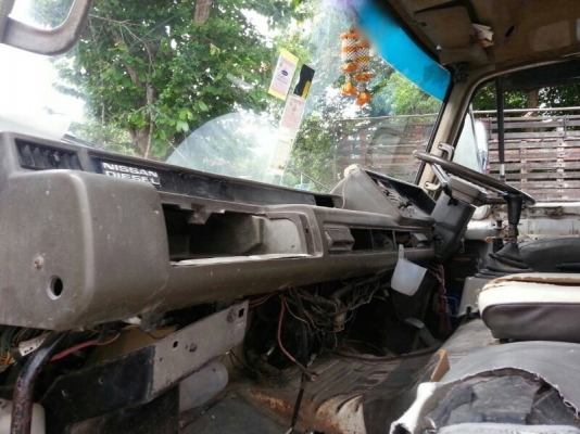 รถนิตสัน 10 ล้อ พี้นเรียบ CWM430  250 แรงม้า. ปี 38  สนใจติดต่อ 081 - 6079515