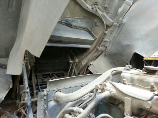 รถนิตสัน 10 ล้อ พี้นเรียบ CWM430  250 แรงม้า. ปี 38  สนใจติดต่อ 081 - 6079515