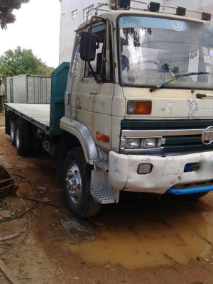 รถนิตสัน 10 ล้อ พี้นเรียบ CWM430  250 แรงม้า. ปี 38  สนใจติดต่อ 081 - 6079515