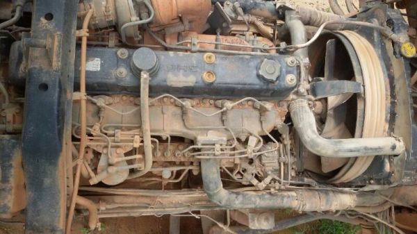 รถอีซูซุ 10 ล้อดั้ม  FXZ  270 แรงม้า. ปี 40  สนใจติดต่อ 081 - 6079515