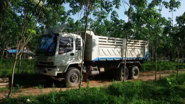 รถอีซูซุ 10 ล้อดั้ม  FXZ  270 แรงม้า. ปี 40  สนใจติดต่อ 081 - 6079515