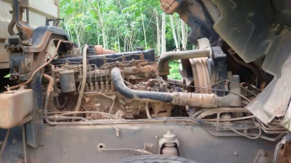 รถอีซูซุ 10 ล้อดั้ม  FXZ  270 แรงม้า. ปี 40  สนใจติดต่อ 081 - 6079515