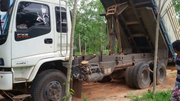 รถอีซูซุ 10 ล้อดั้ม  FXZ  270 แรงม้า. ปี 40  สนใจติดต่อ 081 - 6079515