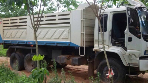 รถอีซูซุ 10 ล้อดั้ม  FXZ  270 แรงม้า. ปี 40  สนใจติดต่อ 081 - 6079515