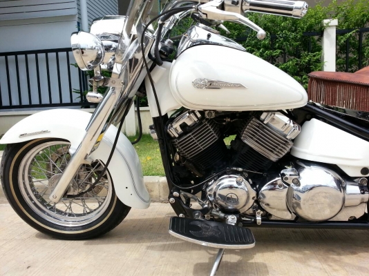 ขายYAMAHA DRAG STAR 400 CLASSIC ปี2002(ตามเลขเครื่อง) แต่งเต็ม ชิลบังลม ชุดไฟหน้า สปอร์ตไลท์ ชุดแต่งโครมเมี่ยมหน้า กระจก พักเท้า แตรไฟฟ้า ชุดเบาะจั่งหนังสีน้ำตาล+กระเป๋า1คู่ใช้งานได้จริง พักเท้าหลัง สดุดตา ขี่เท่ได้เลย อินวอย+สรรพสามิตร+ประกันภัย พรบ.=เอก