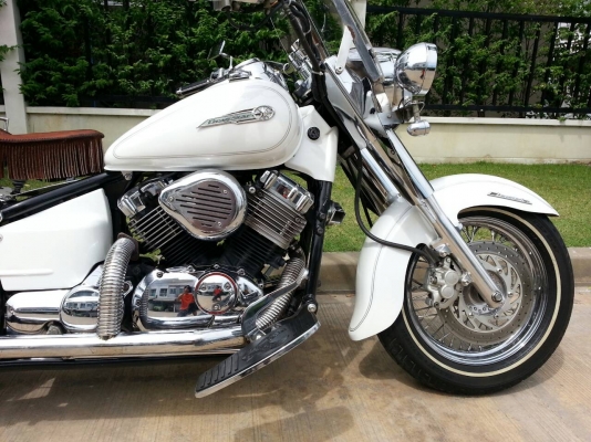 ขายYAMAHA DRAG STAR 400 CLASSIC ปี2002(ตามเลขเครื่อง) แต่งเต็ม ชิลบังลม ชุดไฟหน้า สปอร์ตไลท์ ชุดแต่งโครมเมี่ยมหน้า กระจก พักเท้า แตรไฟฟ้า ชุดเบาะจั่งหนังสีน้ำตาล+กระเป๋า1คู่ใช้งานได้จริง พักเท้าหลัง สดุดตา ขี่เท่ได้เลย อินวอย+สรรพสามิตร+ประกันภัย พรบ.=เอก