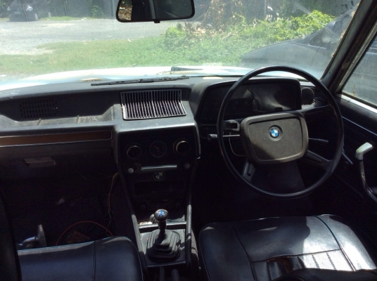 ขาย BMW E12 1974 ไฟท้ายสั่น ราคา 22500 บาท ขาย BMW E12 1974 ไฟท้ายสั่น ราคา 22500 บาท