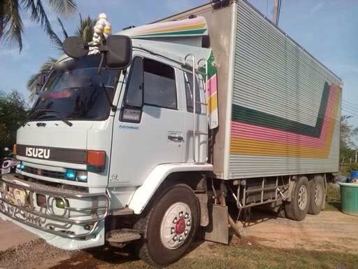 รถอีซูซุ 10 ล้อ ตู้เย็น  FVM  195 แรงม้า.  สนใจติดต่อ 081 - 6079515