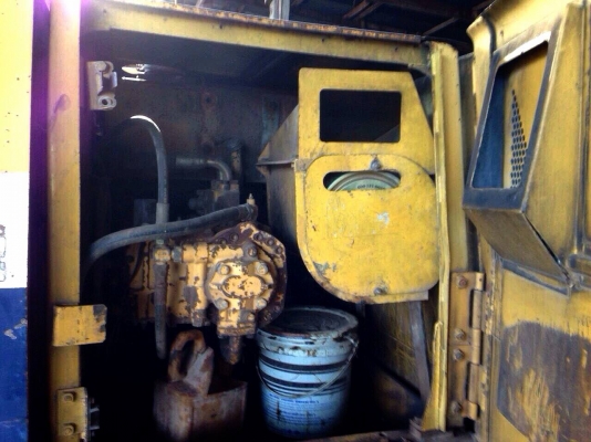 **890,000 บ.ต่อรอง**ขายแบ็คโฮ KOMATSU PC200-5 Sr.69488 เครื่องเดิมปั้มเดิม ไฟฟ้าเต็ม เครื่องแน่น แรงดีไม่โหลด เอวดี แน่น แอร์เย็น ช่วงล่าง โซ่ ใบแทร็กโรลเลอร์ 80\% สีสันดี บอดี้ดี รถทำงานปกติ พร้อมใช้งาน เอกสารเล่มทะเบียนครบ ราคาต่อรองได้เด้อ พี่น้องครับ **890,000 บ.ต่อรอง**ขายแบ็คโฮ KOMATSU PC200-5 Sr.69488 เครื่องเดิมปั้มเดิม ไฟฟ้าเต็ม เครื่องแน่น แรงดีไม่โหลด เอวดี แน่น แอร์เย็น ช่วงล่าง โซ่ ใบแทร็กโรลเลอร์ 80\% สีสันดี บอดี้ดี รถทำงานปกติ พร้อมใช้งาน เอกสารเล่มทะเบียนครบ ราคาต่อรองได้เด้อ พี่น้องครับ