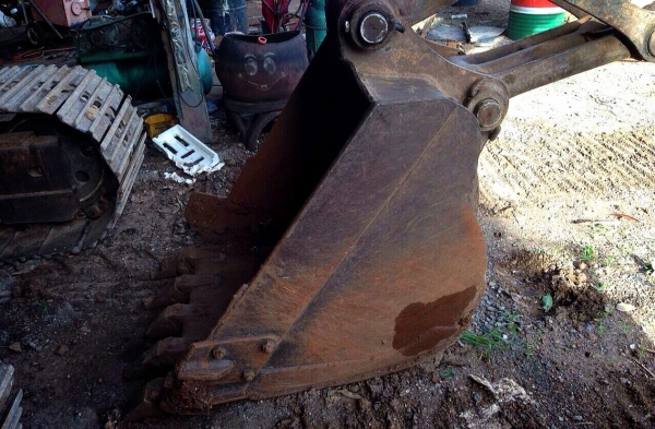 **890,000 บ.ต่อรอง**ขายแบ็คโฮ KOMATSU PC200-5 Sr.69488 เครื่องเดิมปั้มเดิม ไฟฟ้าเต็ม เครื่องแน่น แรงดีไม่โหลด เอวดี แน่น แอร์เย็น ช่วงล่าง โซ่ ใบแทร็กโรลเลอร์ 80\% สีสันดี บอดี้ดี รถทำงานปกติ พร้อมใช้งาน เอกสารเล่มทะเบียนครบ ราคาต่อรองได้เด้อ พี่น้องครับ **890,000 บ.ต่อรอง**ขายแบ็คโฮ KOMATSU PC200-5 Sr.69488 เครื่องเดิมปั้มเดิม ไฟฟ้าเต็ม เครื่องแน่น แรงดีไม่โหลด เอวดี แน่น แอร์เย็น ช่วงล่าง โซ่ ใบแทร็กโรลเลอร์ 80\% สีสันดี บอดี้ดี รถทำงานปกติ พร้อมใช้งาน เอกสารเล่มทะเบียนครบ ราคาต่อรองได้เด้อ พี่น้องครับ