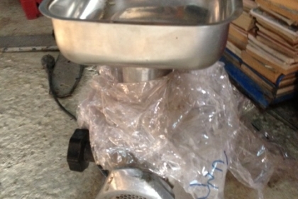 เครื่องบดเนื้อ อิตาลีเป็นของอิตาลีครับพร้อมใช้ครับราคานเบิกใหม่เกือบสองหมื่นครับราคานี้ค้มครับใช้ยาวครับรุ่นนี้