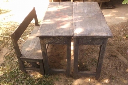 โต๊ะนักเรียนคู่ไม้สักเก่าไม้แผ่นเดียว โต๊ะนักเรียนคู่ไม้สักเก่าไม้แผ่นเดียว