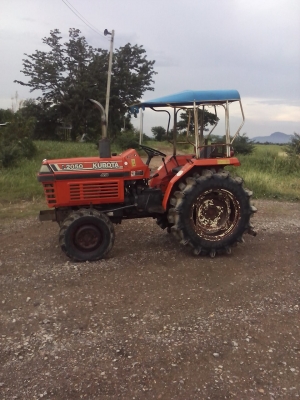 Kubota L2050  20 แรง สภาพสวย  ยางดียางสวย  เครื่องสวย เครื่องแน้น  เข้าเกียร์งาย  ไม่ดัง  มีแต่ตัว  ขับเคลื่อน 4 ล้อ สนใจตติดต่อ 089-9638932 อ.ชัยบาดาล จ.ลพบุรี ต.บัวชุม