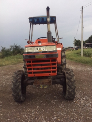 Kubota L2050  20 แรง สภาพสวย  ยางดียางสวย  เครื่องสวย เครื่องแน้น  เข้าเกียร์งาย  ไม่ดัง  มีแต่ตัว  ขับเคลื่อน 4 ล้อ สนใจตติดต่อ 089-9638932 อ.ชัยบาดาล จ.ลพบุรี ต.บัวชุม