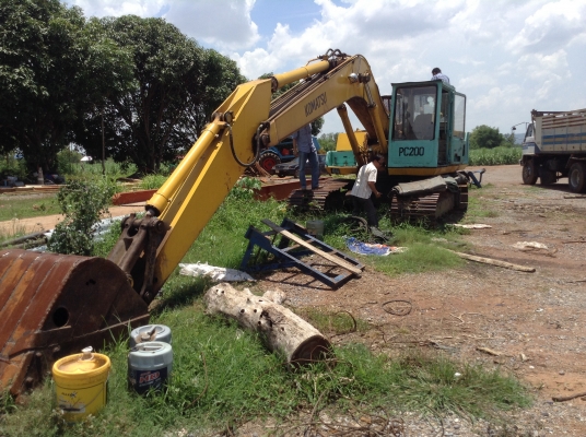 ขายแบคโฮ KOMATSU PC200-3 สภาพพร้อมใช้งาน เอวแน่น แทรคดี เครื่องแน่นทำงานไม่โหลด เอกสารสัญญาซื้อขาย ราคาต่อรองได้อีกครับ