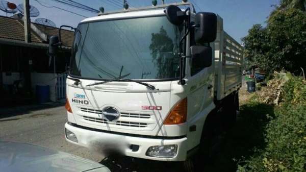 รถฮีโน่ 6 ล้อดั้ม 175 แรงม้า. ปี 55  ( รถวิ่ง 6x,xxx กม. )  สนใจติดต่อ 081 - 6079515