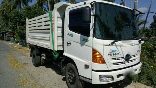 รถฮีโน่ 6 ล้อดั้ม 175 แรงม้า. ปี 55  ( รถวิ่ง 6x,xxx กม. )  สนใจติดต่อ 081 - 6079515