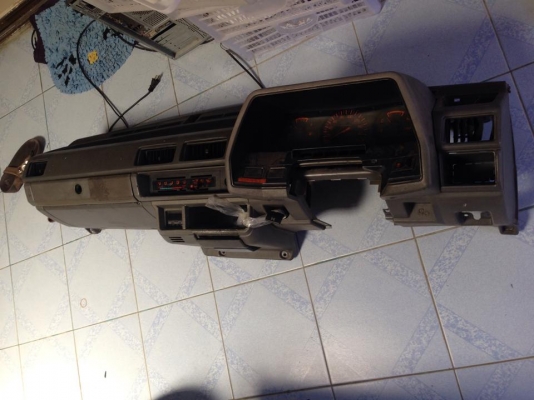 ขายคอนโซลNissan sunny B11 พร้อมไมล์ช่องแอร์