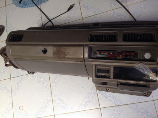 ขายคอนโซลNissan sunny B11 พร้อมไมล์ช่องแอร์