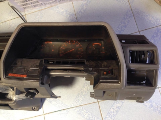 ขายคอนโซลNissan sunny B11 พร้อมไมล์ช่องแอร์