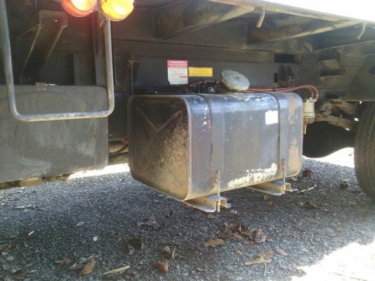 รถฮีโน่ 6 ล้อดั้ม 175 แรงม้า. ปี 55  ( รถวิ่ง 9x,xxx กม. )   สนใจติดต่อ 081 - 6079515