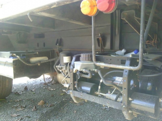 รถฮีโน่ 6 ล้อดั้ม 175 แรงม้า. ปี 55  ( รถวิ่ง 9x,xxx กม. )   สนใจติดต่อ 081 - 6079515