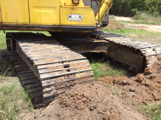 ขายแบคโฮ KOBE SK200 Mark 3 เก๋งเทา รถใช้งานอยู่ทุกวัน เอกสารเล่มทะเบียนพร้อม เครื่องดี ปั้มแรง ทำงานไม่โหลด กระบอกไฮดรอริคไม่มีเยิ้ม แทรคดี เอวแน่น ราคาต่อรองได้