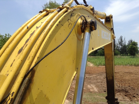 ขายแบคโฮ KOBE SK200 Mark 3 เก๋งเทา รถใช้งานอยู่ทุกวัน เอกสารเล่มทะเบียนพร้อม เครื่องดี ปั้มแรง ทำงานไม่โหลด กระบอกไฮดรอริคไม่มีเยิ้ม แทรคดี เอวแน่น ราคาต่อรองได้