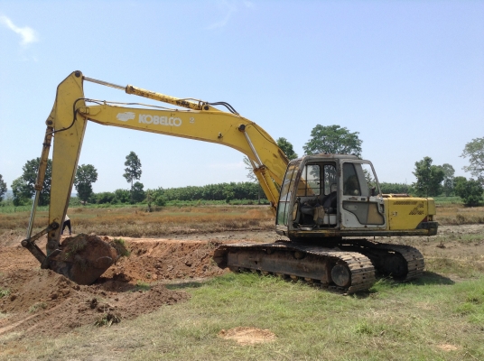 ขายแบคโฮ KOBE SK200 Mark 3 เก๋งเทา รถใช้งานอยู่ทุกวัน เอกสารเล่มทะเบียนพร้อม เครื่องดี ปั้มแรง ทำงานไม่โหลด กระบอกไฮดรอริคไม่มีเยิ้ม แทรคดี เอวแน่น ราคาต่อรองได้