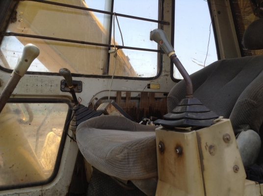 ขายแบคโฮ KOBE SK200 Mark 3 เก๋งเทา รถใช้งานอยู่ทุกวัน เอกสารเล่มทะเบียนพร้อม เครื่องดี ปั้มแรง ทำงานไม่โหลด กระบอกไฮดรอริคไม่มีเยิ้ม แทรคดี เอวแน่น ราคาต่อรองได้