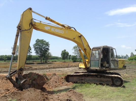 ขายแบคโฮ KOBE SK200 Mark 3 เก๋งเทา รถใช้งานอยู่ทุกวัน เอกสารเล่มทะเบียนพร้อม เครื่องดี ปั้มแรง ทำงานไม่โหลด กระบอกไฮดรอริคไม่มีเยิ้ม แทรคดี เอวแน่น ราคาต่อรองได้