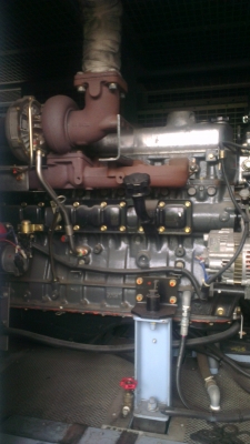 รถบรรทุกพร้อมเครื่องปั่นไฟในตัว 80 kva สภาพเกือบ100\%  ใช้มา 400hrs